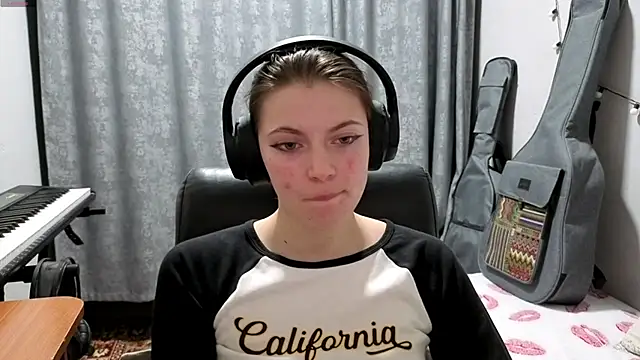 CutieAnny online show from 16, 4, 2026