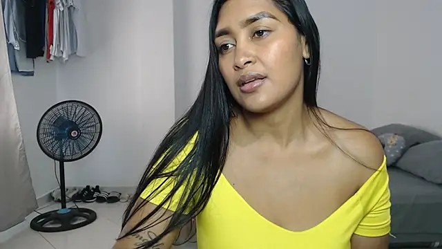 Snapshot of MichellSexxx chatting on 7, 10, 2025 MichellSexxx online show from 7, 10, 2025