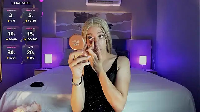 Isabella glam online show from 7, 10, 2025