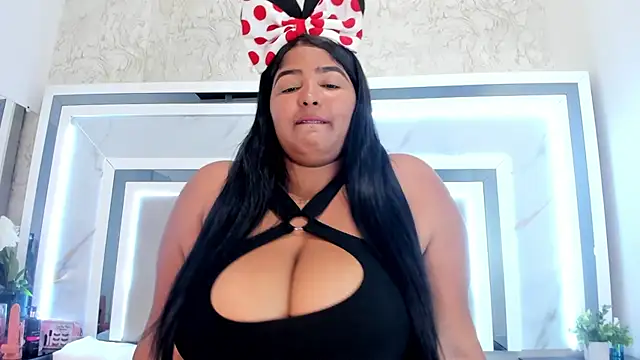 JuliethaVillalobos online show from 4, 10, 2025