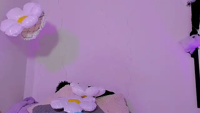 Naomi Flame online show from 6, 11, 2025