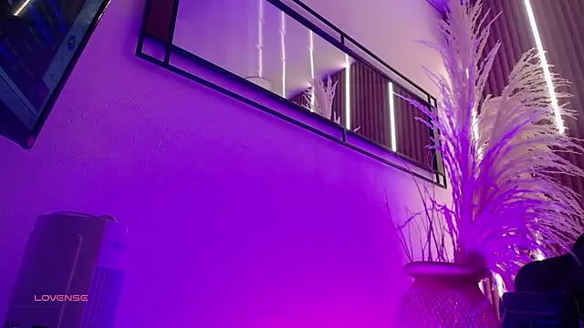 ArianaSantana online show from 12, 11, 2025