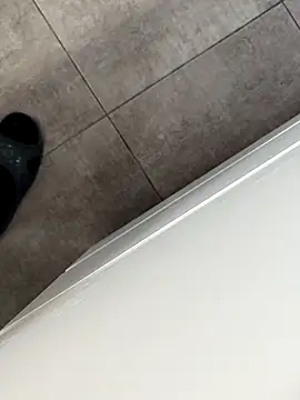 Yazaza1999 online show from 29, 9, 2025