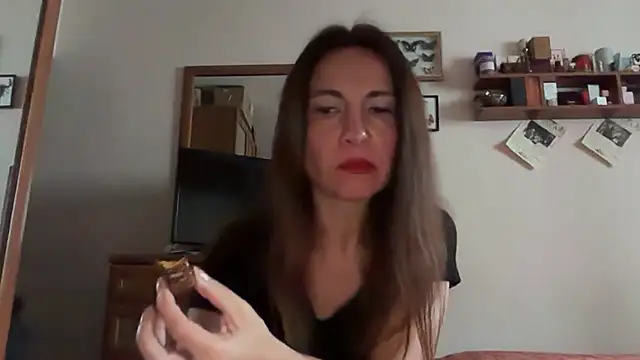 Cyreluna online show from 10, 11, 2025