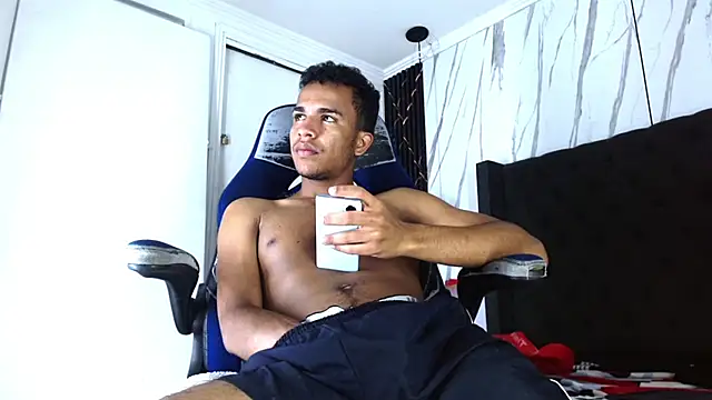 aston xvera online show from 18, 10, 2025