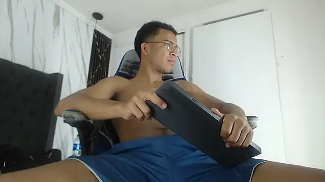 aston xvera online show from 12, 11, 2025