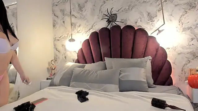 Alicia vellami online show from 17, 10, 2025