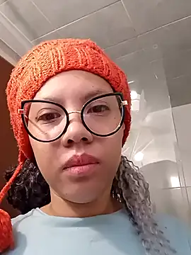 Snapshot of gigi1326 chatting on 17, 10, 2025 gigi1326 online show from 17, 10, 2025