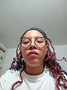 Snapshot of gigi1326 chatting on 25, 11, 2025 gigi1326 online show from 25, 11, 2025
