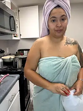 Snapshot of latina_curvy22 chatting on 19, 9, 2025 latina curvy22 online show from 19, 9, 2025