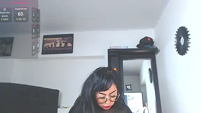 Snapshot of Vicky_hotmilf chatting on 5, 5, 2026 Vicky hotmilf online show from 5, 5, 2026