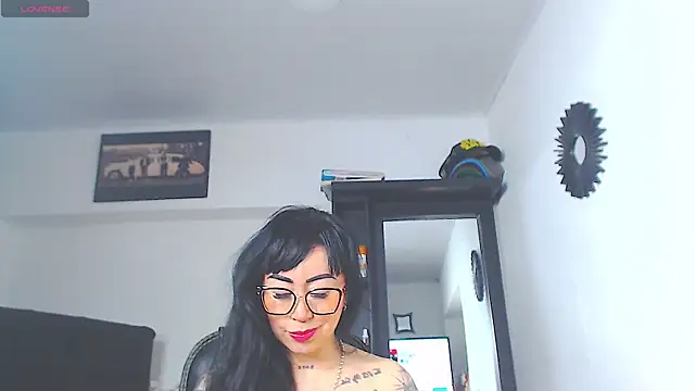 Snapshot of Vicky_hotmilf chatting on 8, 7, 2026 Vicky hotmilf online show from 8, 7, 2026