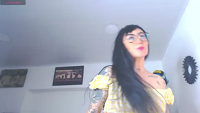 Snapshot of Vicky_hotmilf chatting on 21, 7, 2026 Vicky hotmilf online show from 21, 7, 2026