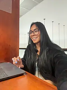 GiorgiaLuxee online show from 12, 11, 2025