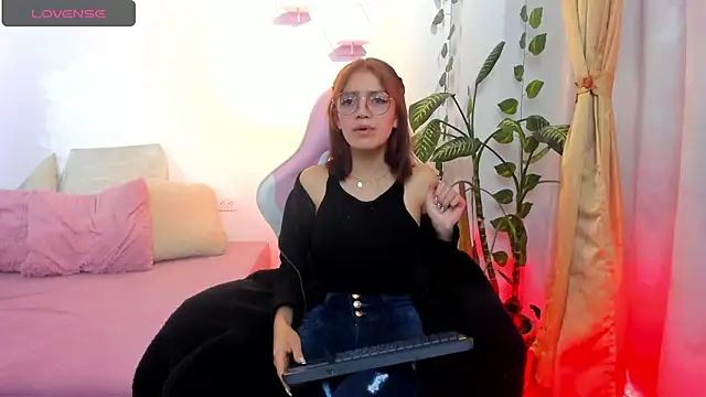 Snapshot of Jade22__ chatting on 13, 9, 2025 Jade22 online show from 13, 9, 2025