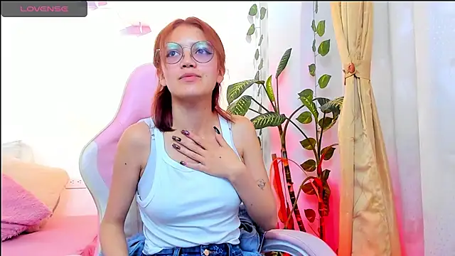 Snapshot of Jade22__ chatting on 25, 9, 2025 Jade22 online show from 25, 9, 2025