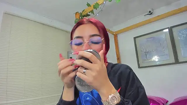 Vaiiolett  online show from 11, 9, 2025