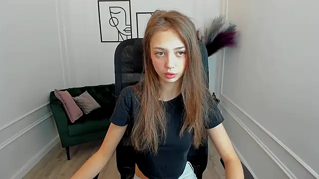 EmilyGraydis online show from 9, 10, 2025