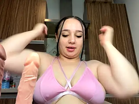 Snapshot of curvybombb chatting on 8, 11, 2025 curvybombb online show from 8, 11, 2025