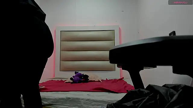 Luna and lindsy online show from 6, 11, 2025