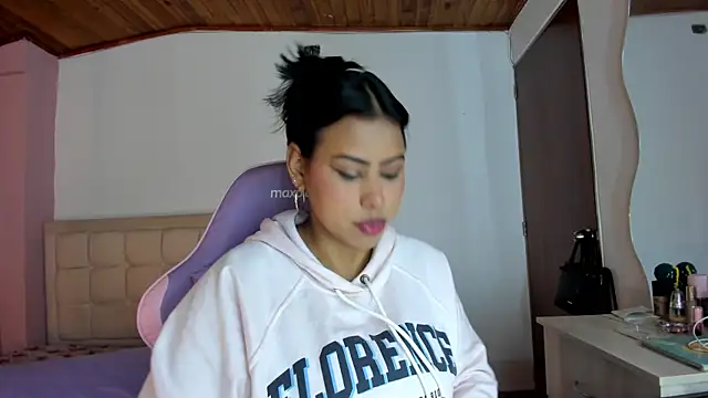 Snapshot of Michluxe_69 chatting on 28, 7, 2026 Michluxe 69 online show from 28, 7, 2026