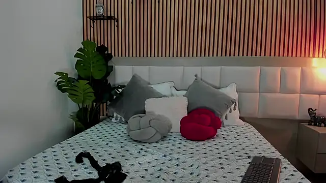 Roseaurora online show from 27, 11, 2025