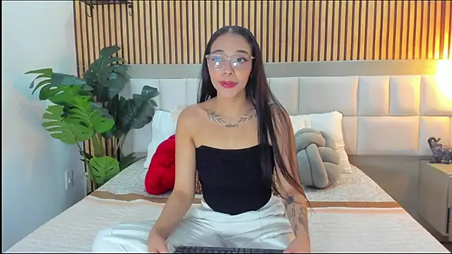 Roseaurora online show from 23, 2, 2026