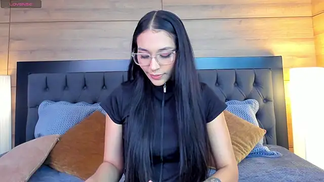 Roseaurora online show from 6, 4, 2026