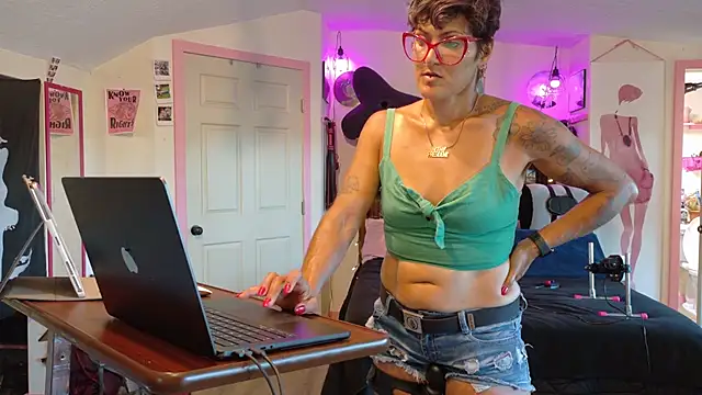 Snapshot of kinkycanner chatting on 8, 7, 2026 kinkycanner online show from 8, 7, 2026