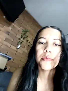 Snapshot of MiaForever1 chatting on 25, 4, 2026 MiaForever1 online show from 25, 4, 2026