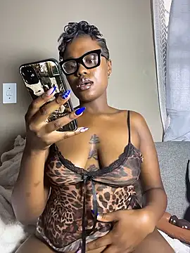 Moonzy77 online show from 10, 1, 2026