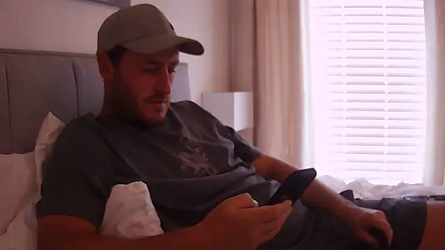 Snapshot of Londonlad818 chatting on 24, 9, 2025 Londonlad818 online show from 24, 9, 2025