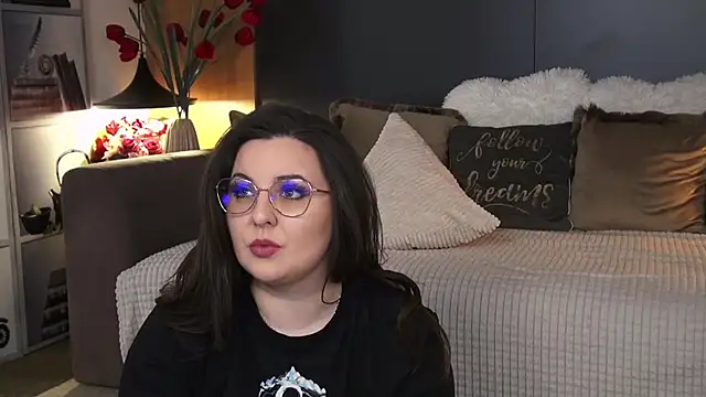 Mia Swano online show from 6, 2, 2026