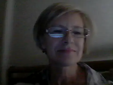 Snapshot of LucyLewisX chatting on 18, 9, 2025 LucyLewisX online show from 18, 9, 2025