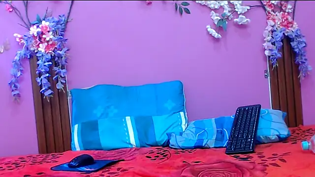 Snapshot of skinnysofia18 chatting on 11, 9, 2025 skinnysofia18 online show from 11, 9, 2025