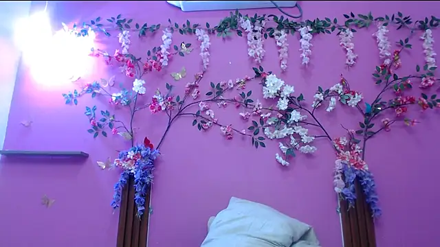 skinnysofia18 online show from 18, 4, 2026