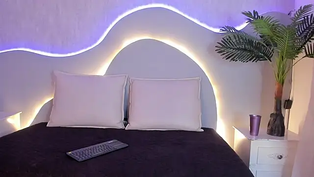 CannelaSmith online show from 4, 2, 2026