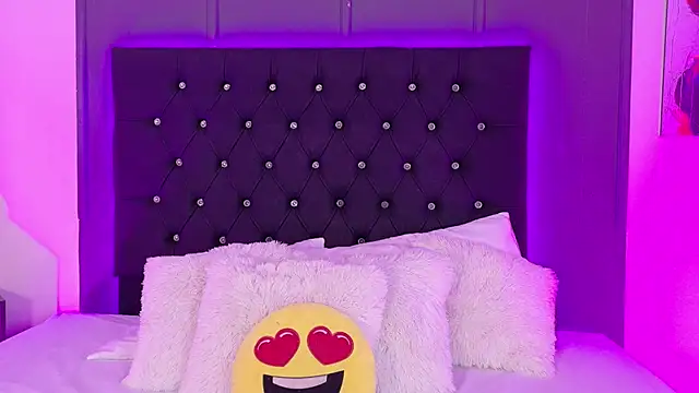 Snapshot of qk1_AND_qk5 chatting on 9, 9, 2025 qk1 AND qk5 online show from 9, 9, 2025