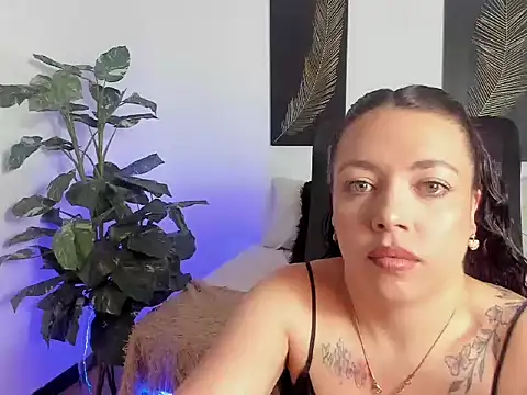 Snapshot of RubyStrong chatting on 10, 10, 2025 RubyStrong online show from 10, 10, 2025