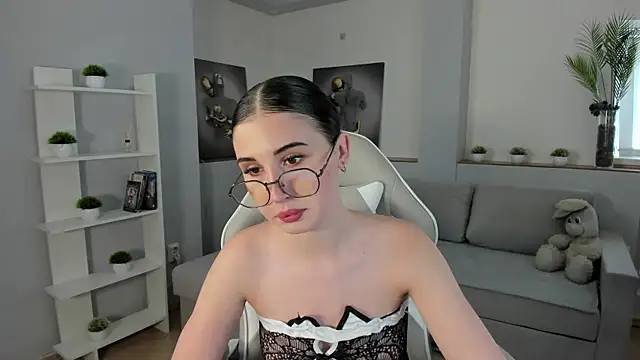 Snapshot of CrystallDavis chatting on 10, 10, 2025 CrystallDavis online show from 10, 10, 2025