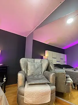 Samantha Milf   online show from 29, 3, 2026