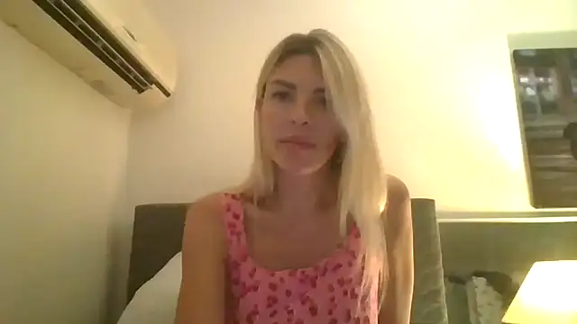 Snapshot of Liliwii1 chatting on 30, 10, 2025 Liliwii1 online show from 30, 10, 2025