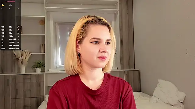 AgnesSonnek online show from 18, 9, 2025