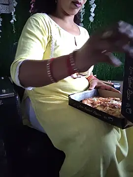 Snapshot of your_favourite_bhabhi chatting on 29, 5, 2026 your favourite bhabhi online show from 29, 5, 2026