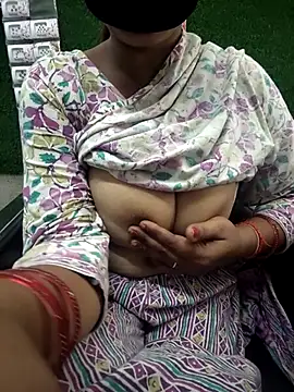 Snapshot of your_favourite_bhabhi chatting on 13, 7, 2026 your favourite bhabhi online show from 13, 7, 2026