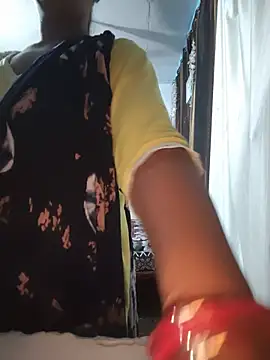 Snapshot of your_favourite_bhabhi chatting on 3, 8, 2026 your favourite bhabhi online show from 3, 8, 2026