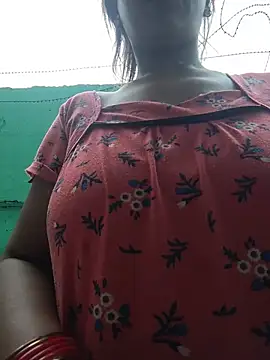 Snapshot of your_favourite_bhabhi chatting on 4, 8, 2026 your favourite bhabhi online show from 4, 8, 2026