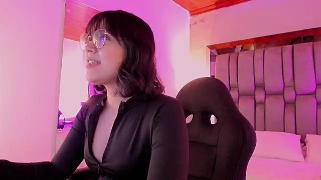 AnnaraLein online show from 4, 12, 2025