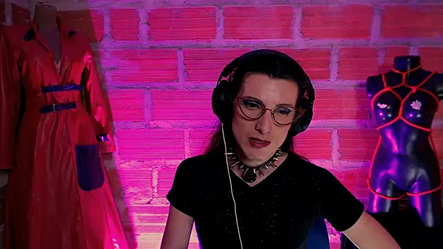 Snapshot of Moira-Hot chatting on 4, 7, 2026 Moira-Hot online show from 4, 7, 2026