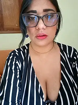 Snapshot of Monse--145 chatting on 2, 10, 2025 Monse--145 online show from 2, 10, 2025